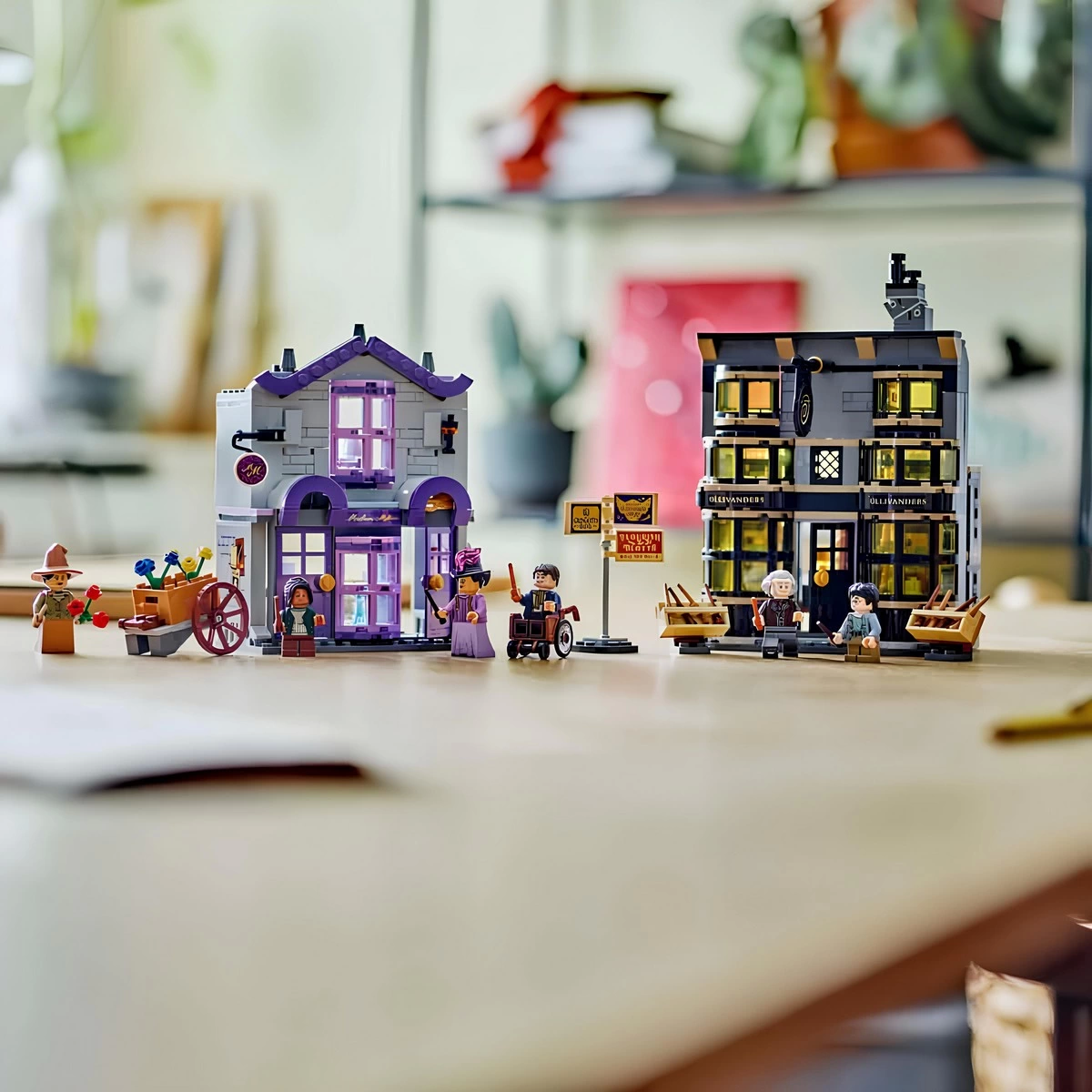 LEGO Harry Potter Ollivanders ve Madam Malkin'in Cübbe Dükkanı 76439