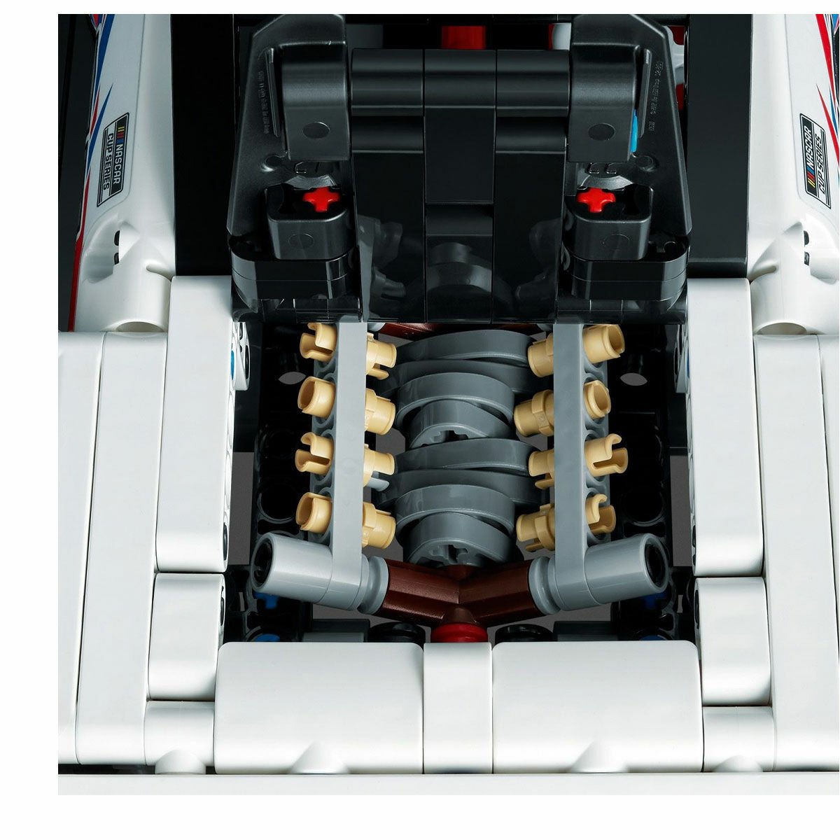 42153 Lego Technic - NASCAR Yeni Nesil Chevrolet Camaro 672 parça +9 yaş