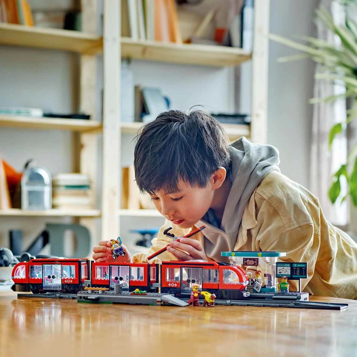 LEGO City Şehir Merkezi Tramvay İstasyonu 60423