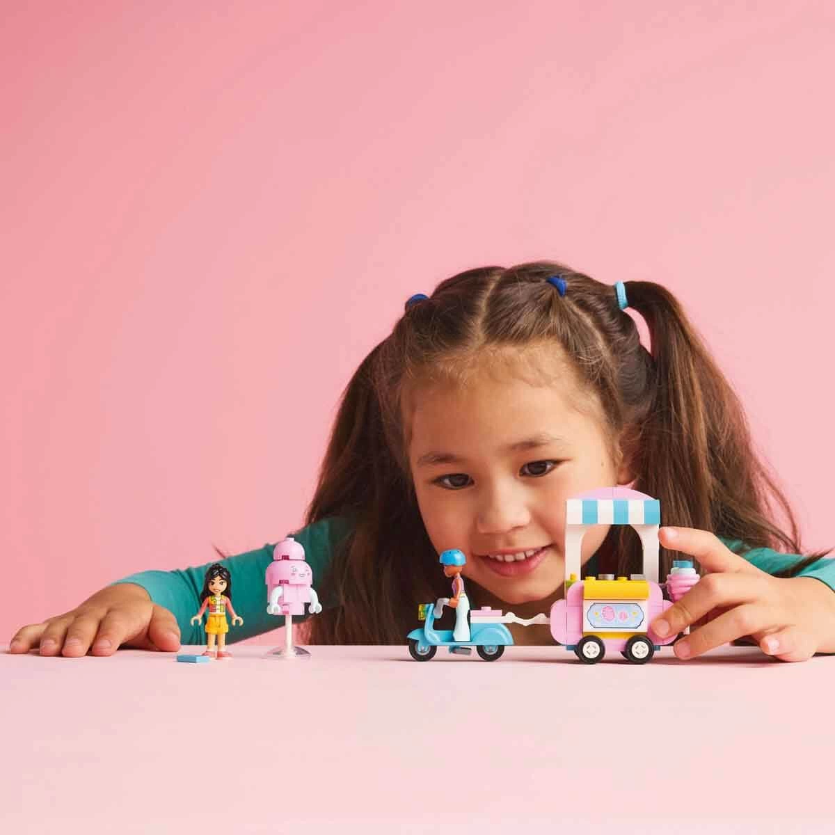 LEGO Friends Pamuk Şeker Standı ve Scooter 42643